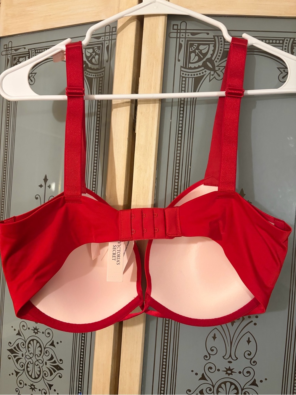 Victoria's Secret Very Sexy Logo Shine in Lipstick Red 34DD - Picture 2 of 6